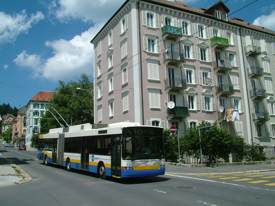 La Chaux-de-Fonds, Hess SwissTrolley 2 (BGT-N2) č. 121