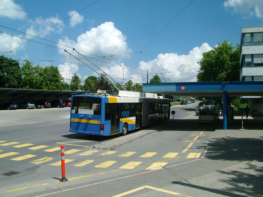 La Chaux-de-Fonds, Hess SwissTrolley 2 (BGT-N2) № 124