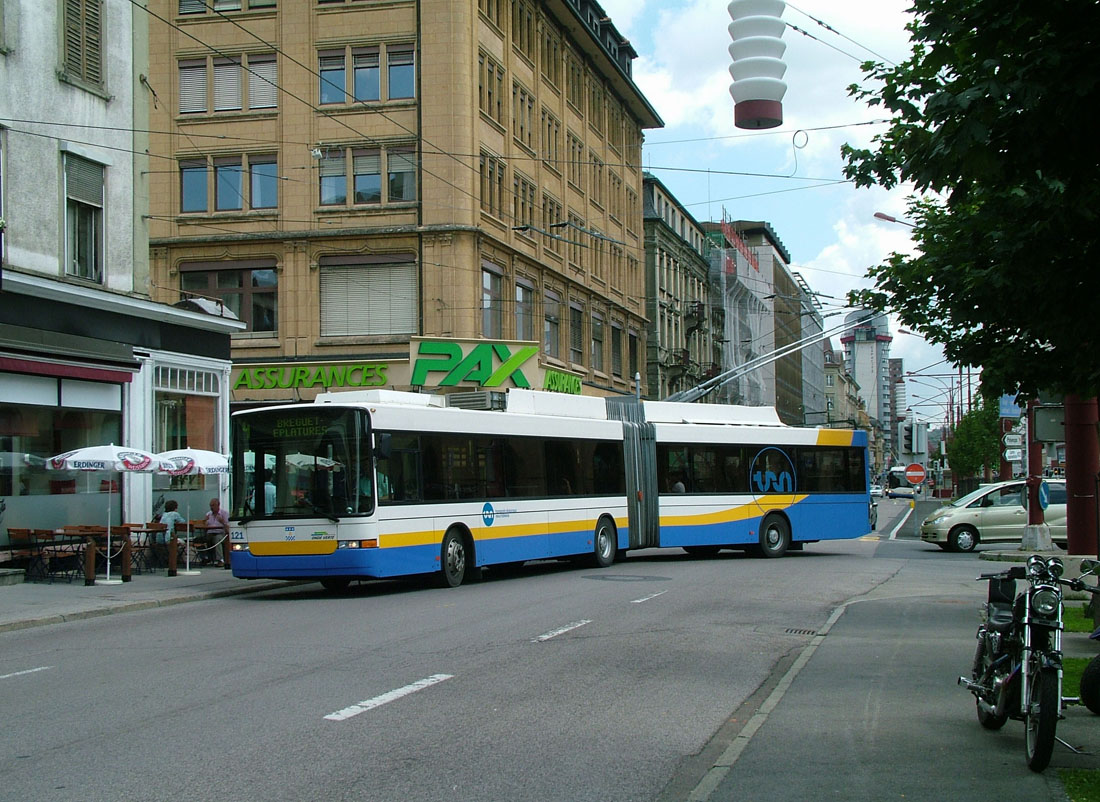 La Chaux-de-Fonds, Hess SwissTrolley 2 (BGT-N2) č. 121