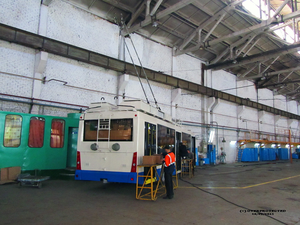 Москва, Тролза-5265.00 «Мегаполис» № 5320; Энгельс — Новые и опытные троллейбусы ЗАО "Тролза"