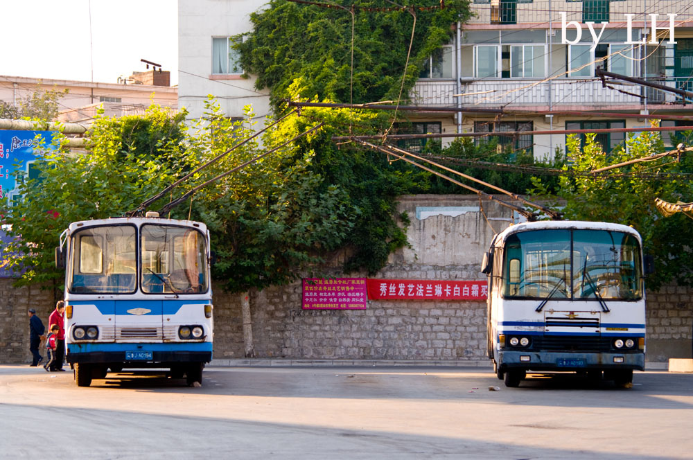 Тайа́нь, Beijing BD 562 № 鲁J A0194; Тайа́нь, Shanghai SK-562GP № 鲁J A0193