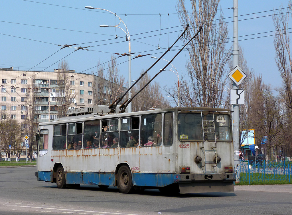 Киев, ЮМЗ Т2 № 4225