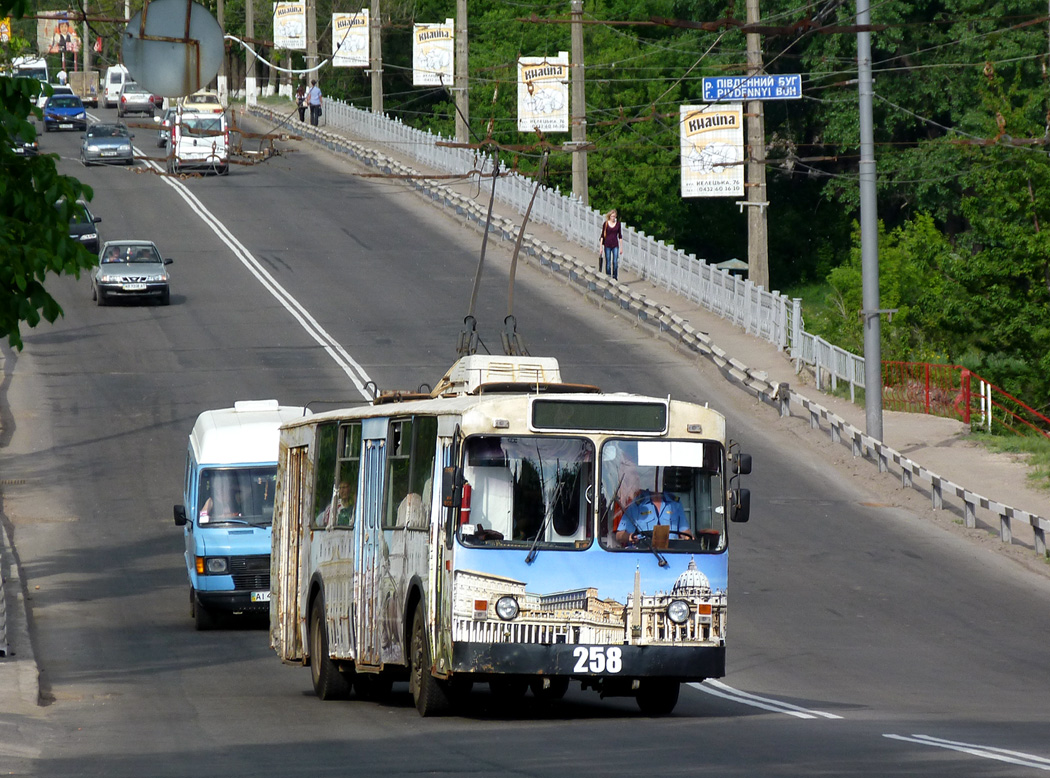 Винница, ЗиУ-682В [В00] № 258; Винница — Транспорт в тематическом дизайне