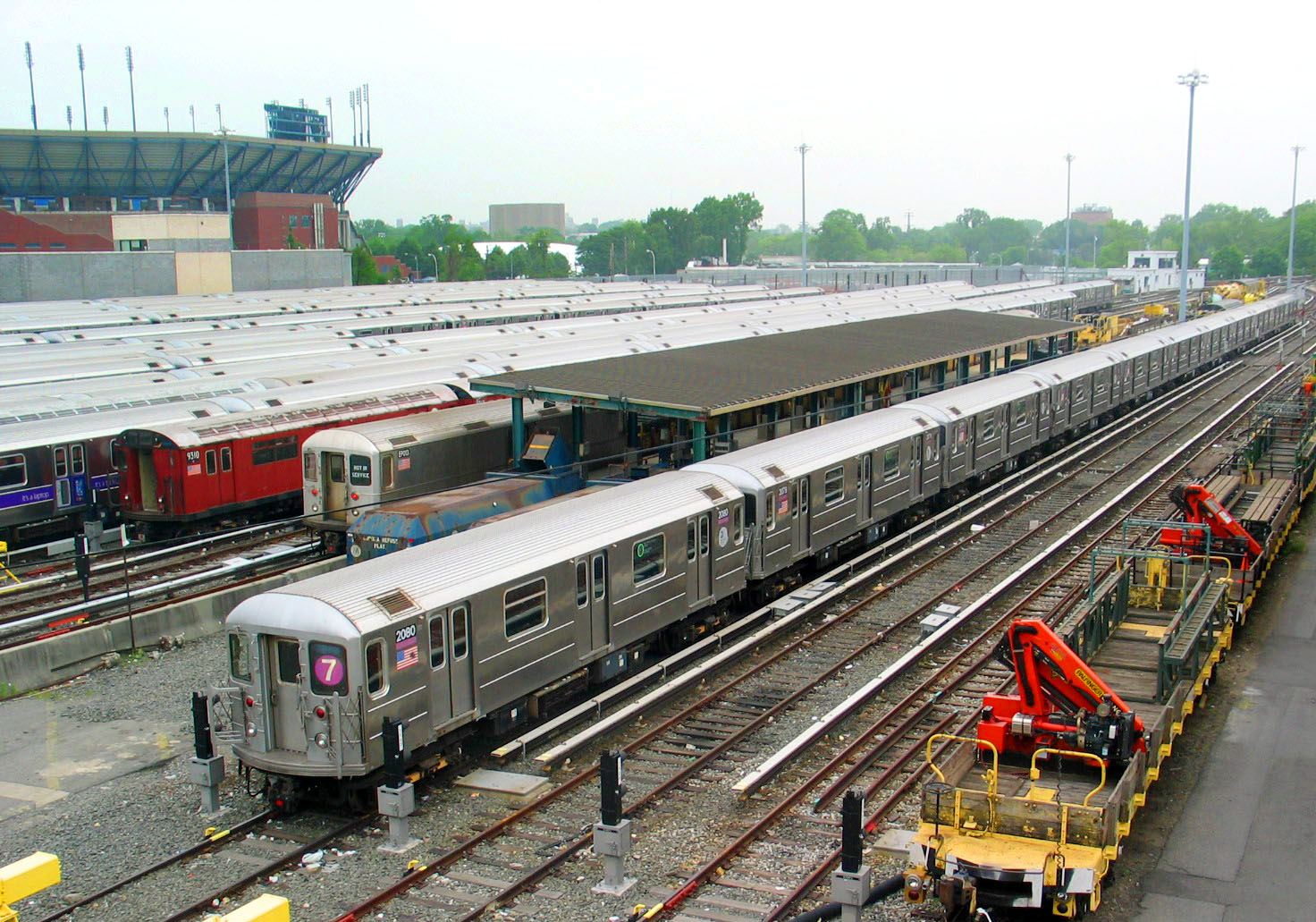 Нью-Йорк, Bombardier R62A № 2080; Нью-Йорк, Bombardier R62A № 2079; Нью-Йорк, St. Louis R33WF № 9310; Нью-Йорк — Метрополитен — Линии и станции
