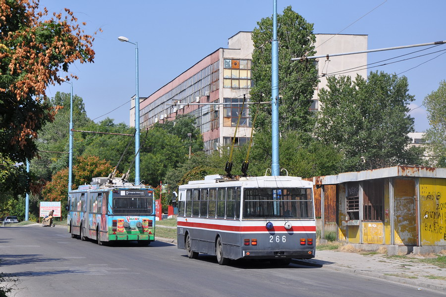 Пловдив, Van Hool AG 280T № 132; Пловдив, Škoda 14Tr06 № 266