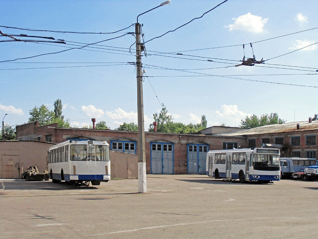 Bahmuta, ZiU-682G-016 (018) (mod. 2009) № 165; Bahmuta, ZiU-682G-016 (018) (mod. 2009) № 152