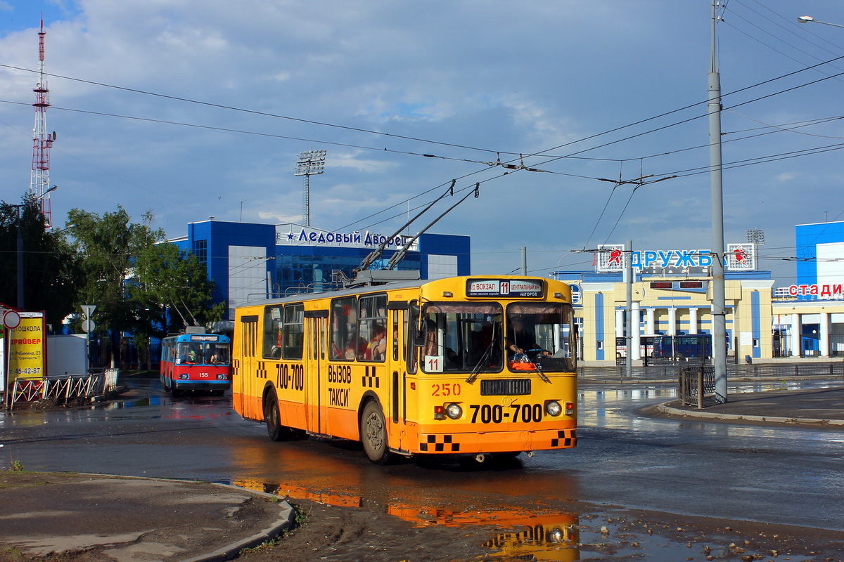 Йошкар-Ола, ЗиУ-682Г [Г00] № 250; Йошкар-Ола, ЗиУ-682В № 155