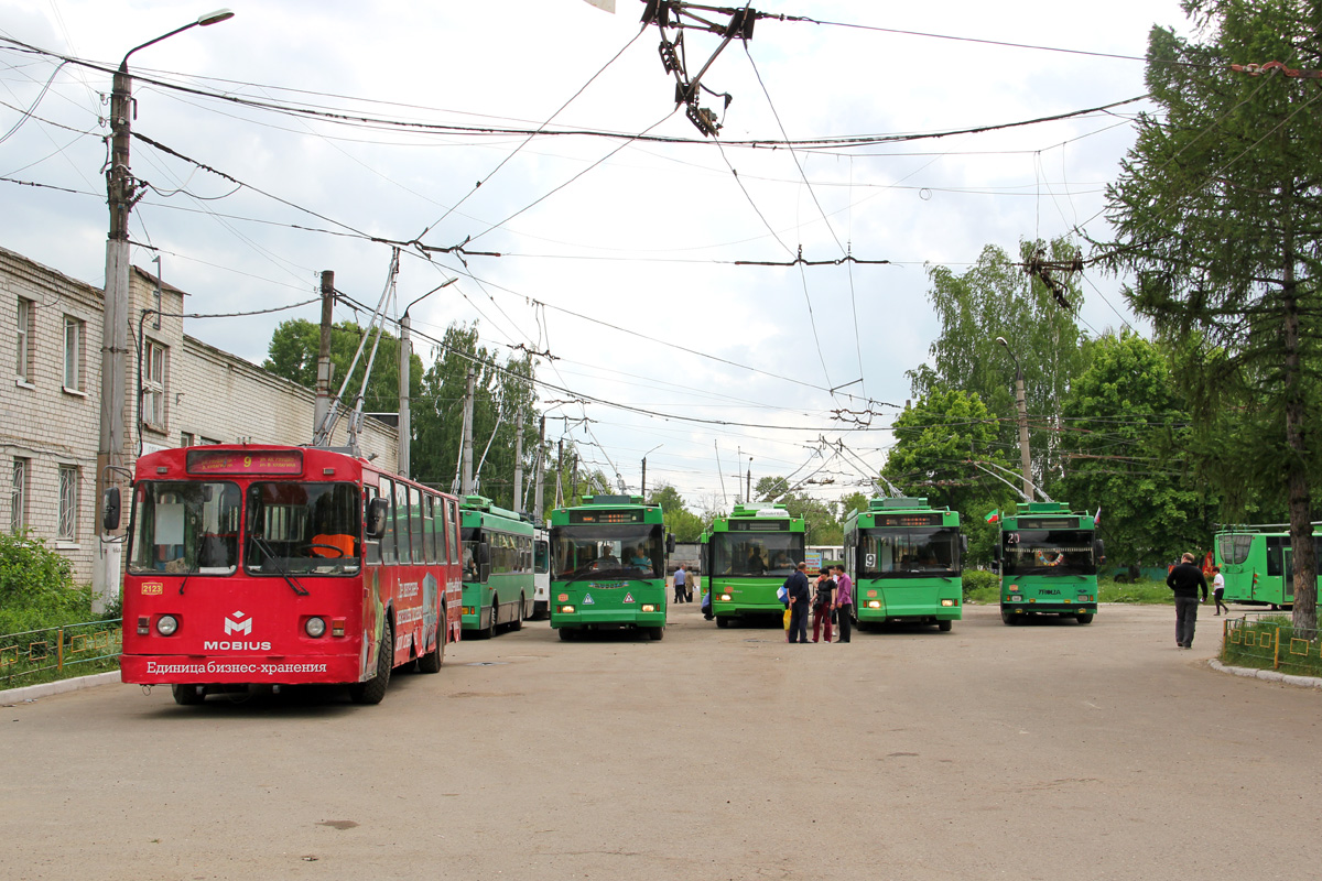 Казань, ЗиУ-682Г-012 [Г0А] № 2123; Казань — Троллейбусное депо № 2