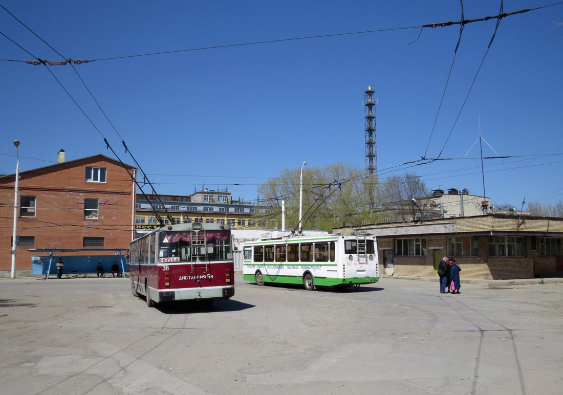 Волгодонск, ЗиУ-682В-012 [В0А] № 38; Волгодонск, ЛиАЗ-5280 № 50