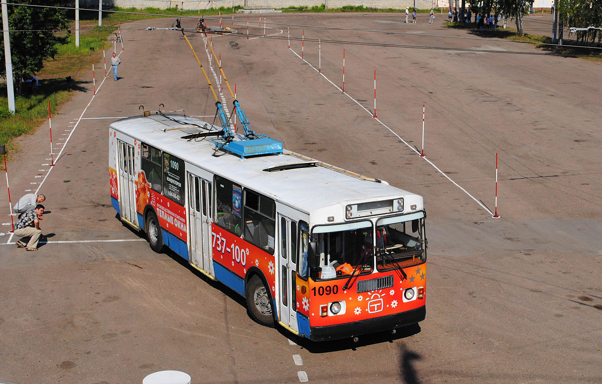 Брянск, ЗиУ-682Г-016 (012) № 1090