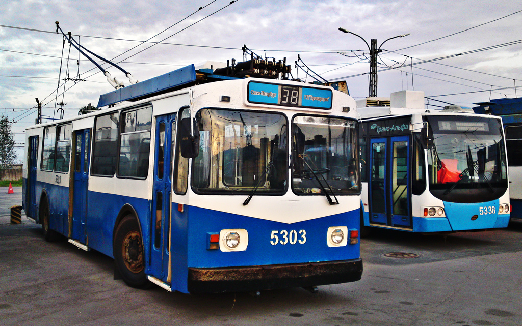 Sankt Petersburg, ZiU-682G [G00] Nr. 5303; Sankt Petersburg, VMZ-5298.01 “Avangard” Nr. 5338