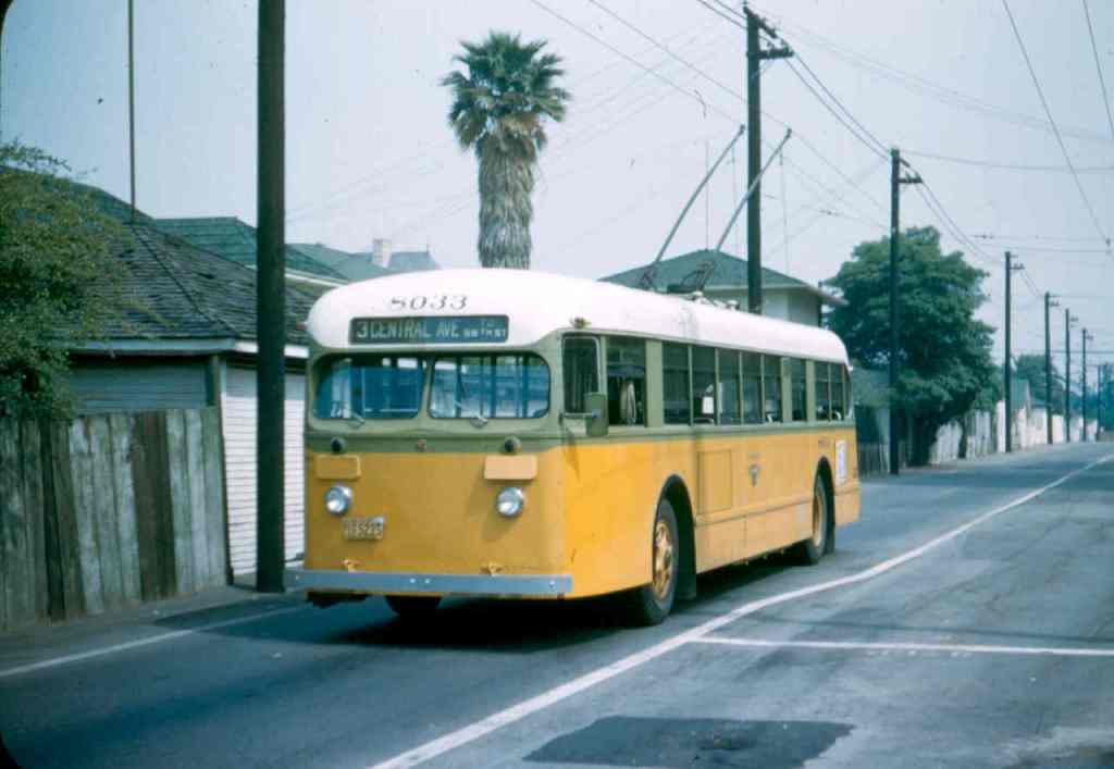 Лос-Анджелес, ACF/Brill TC44 № 8033