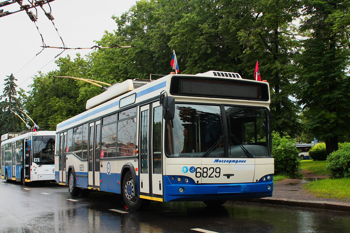 Moskau, SVARZ-MAZ-6235.00 Nr. 6829