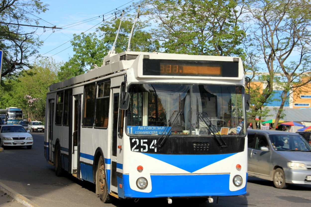 Владивосток, ЗиУ-682Г-016.02 № 254