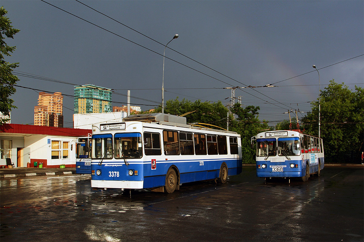 Moskva, ZiU-682GM1 (with double first door) č. 3378; Moskva, ZiU-682G-016  [Г0М] č. 3368