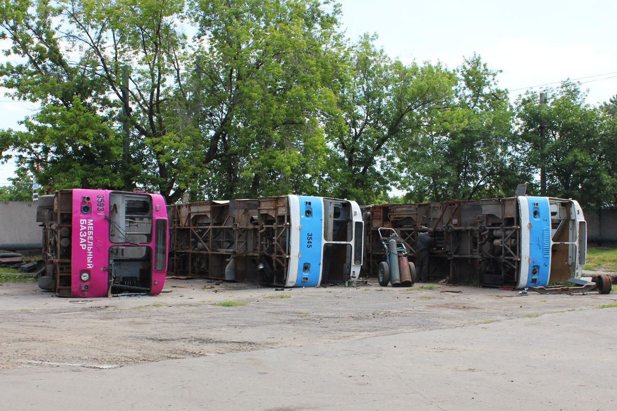 Nizhny Novgorod, ZiU-682V č. 3593; Nizhny Novgorod, ZiU-682V [V00] č. 3545; Nizhny Novgorod, ZiU-682G-012 [G0A] č. 3598