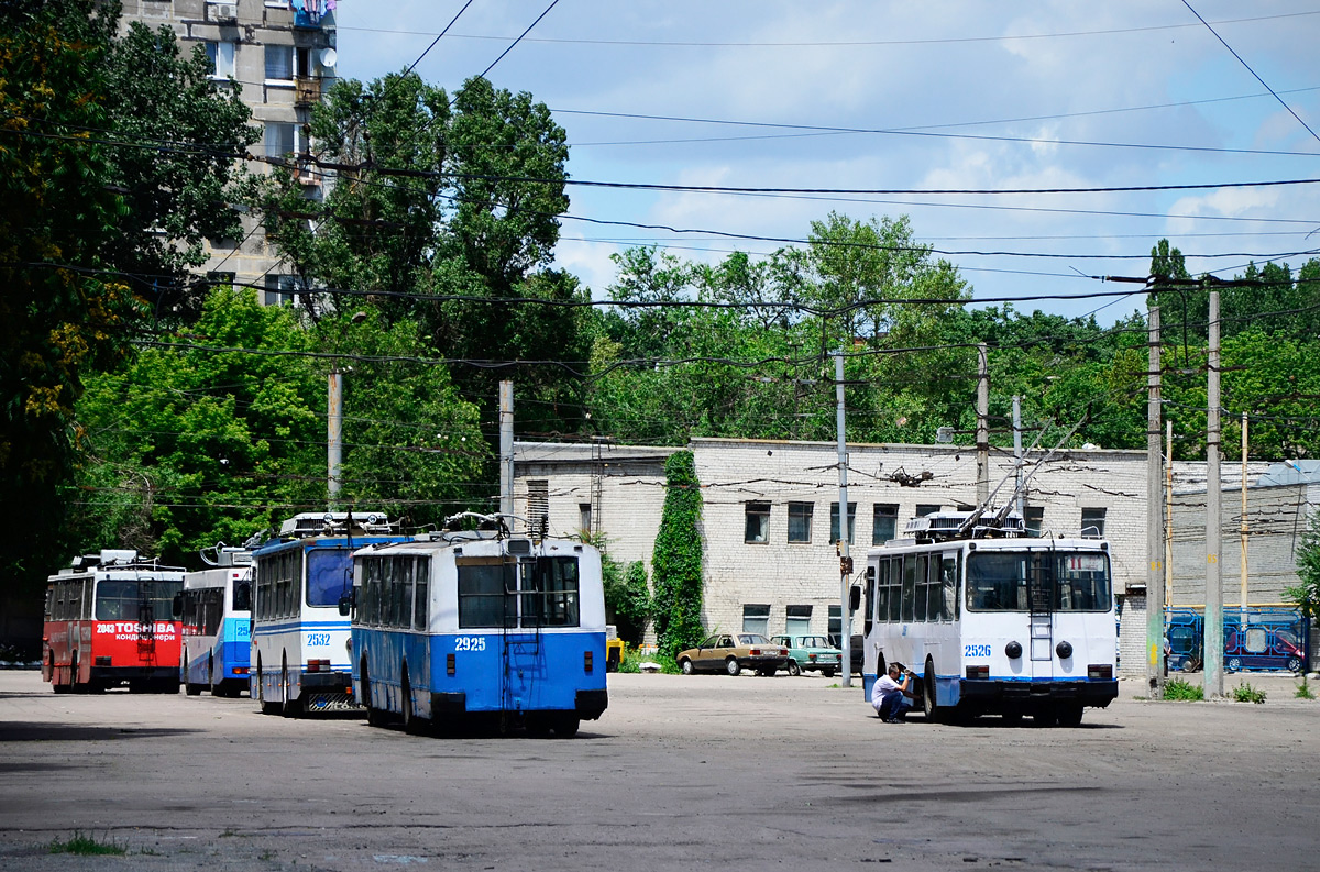 Dnipro, ZiU-682G [G00] č. 2925; Dnipro, YMZ T2 č. 2526