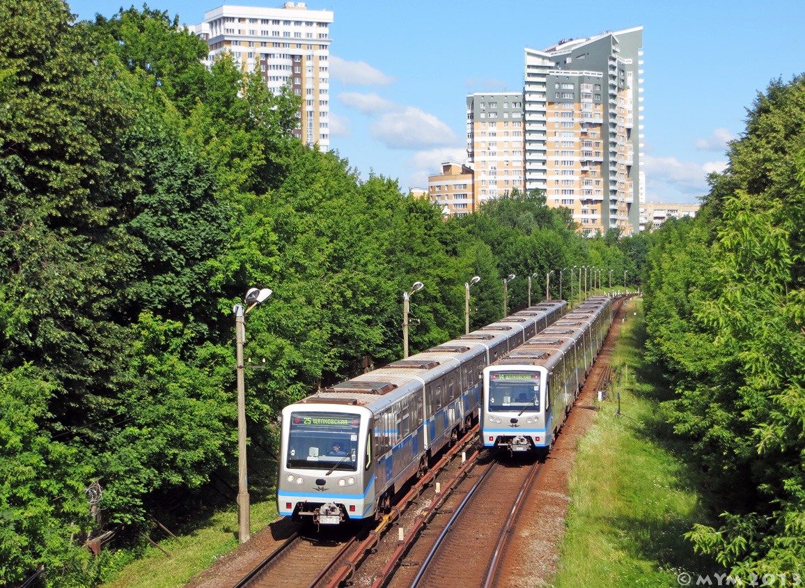 Москва, 81-740.4 «Русич» № 0207; Москва, 81-740.4 «Русич» № 0306