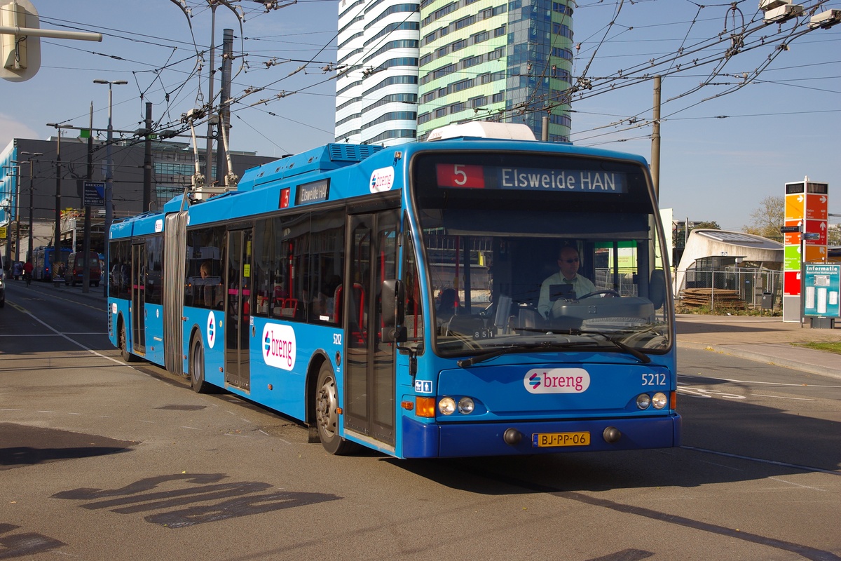 Арнем, Berkhof Premier AT18 № 5212