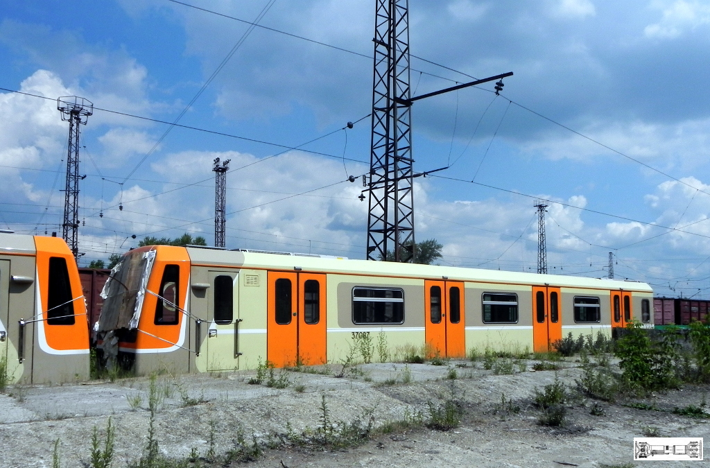 Баку, 81-760 № 37087; Москва — Метрополитен — Подвижной состав — 81-760/761 и 81-760А/761А/763А