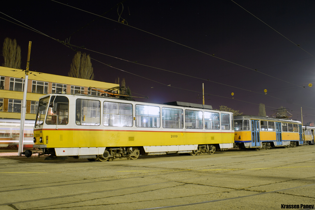София, Tatra T6A2B № 2009; София, Tatra T4D № 1094; София — Съхраняване за музеен експонат 1094 (T4D) — 05.04.2013 г.