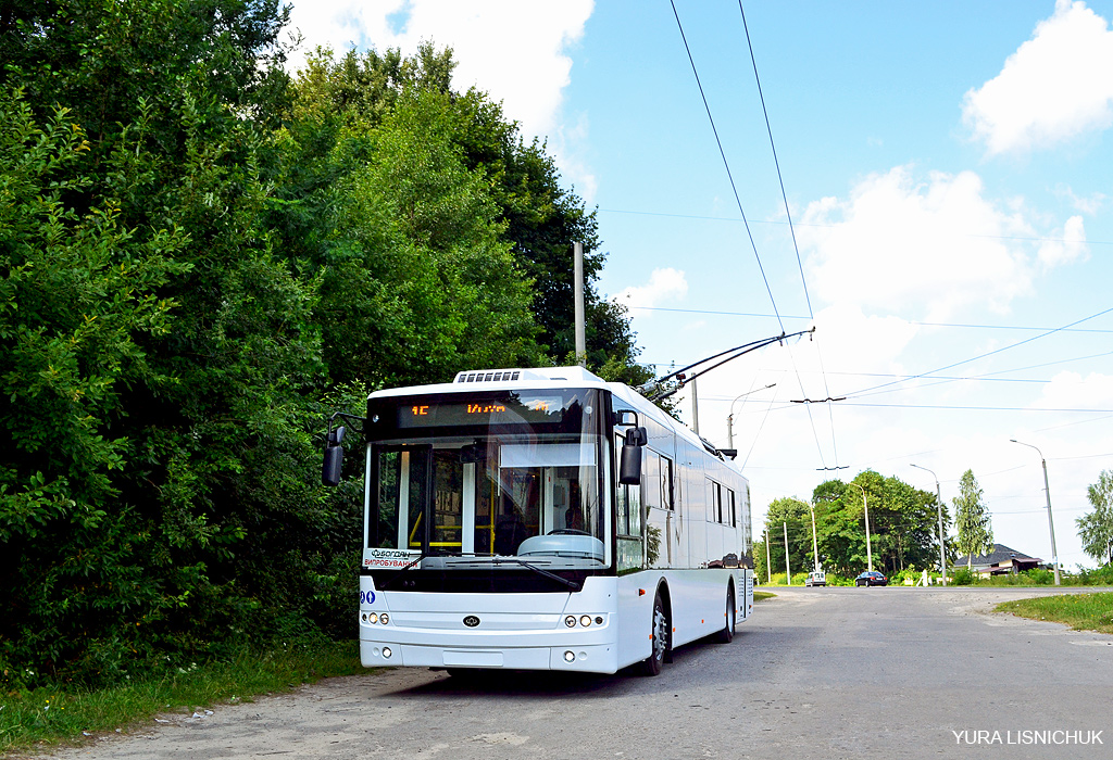 ვინნიცა, Bogdan T70117 № 001; ლუცკი — New Bogdan trolleybuses