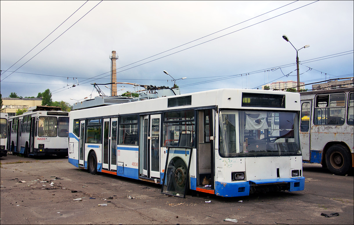 Киев, ЮМЗ E186 № 4806