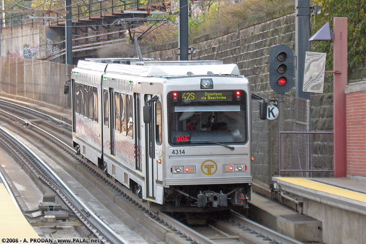 Питтсбург, PA, CAF LRV № 4314 Питтсбург, PA, CAF LRV № 4314