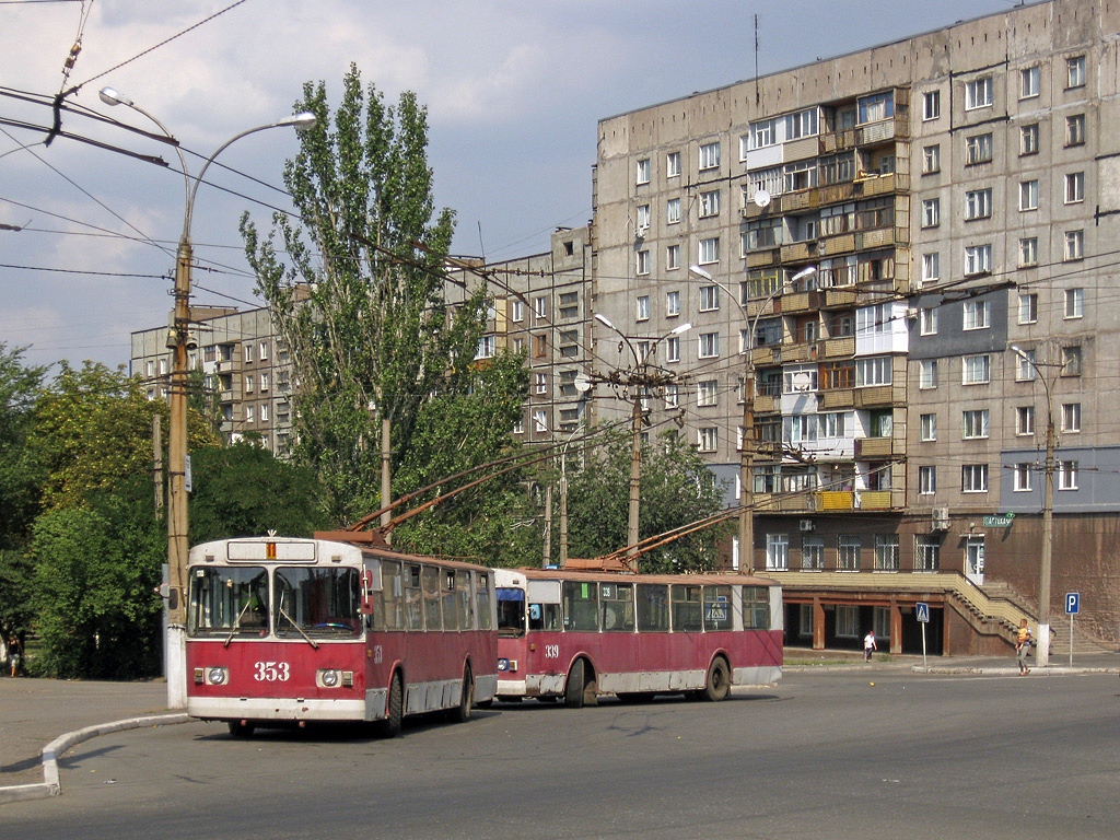 Алчевск, ЗиУ-682В-013 [В0В] № 353; Алчевск, ЗиУ-682В-012 [В0А] № 339