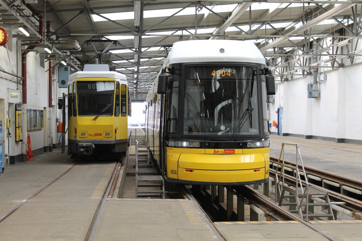 Берлін, Bombardier Flexity Berlin (GT6-08ZR/F6Z) № 4004; Берлін, Tatra KT4DM № 6086