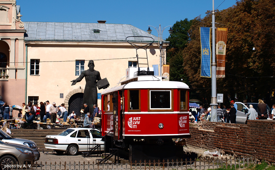 Львов, Двухосный моторный Graz/Siemens & Halske № 27; Львов — Реплика трамвая Sanok