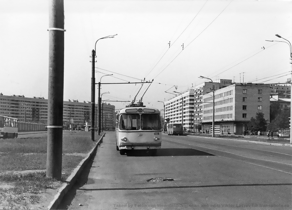 Санкт-Петербург, ЗиУ-5Д № 1228