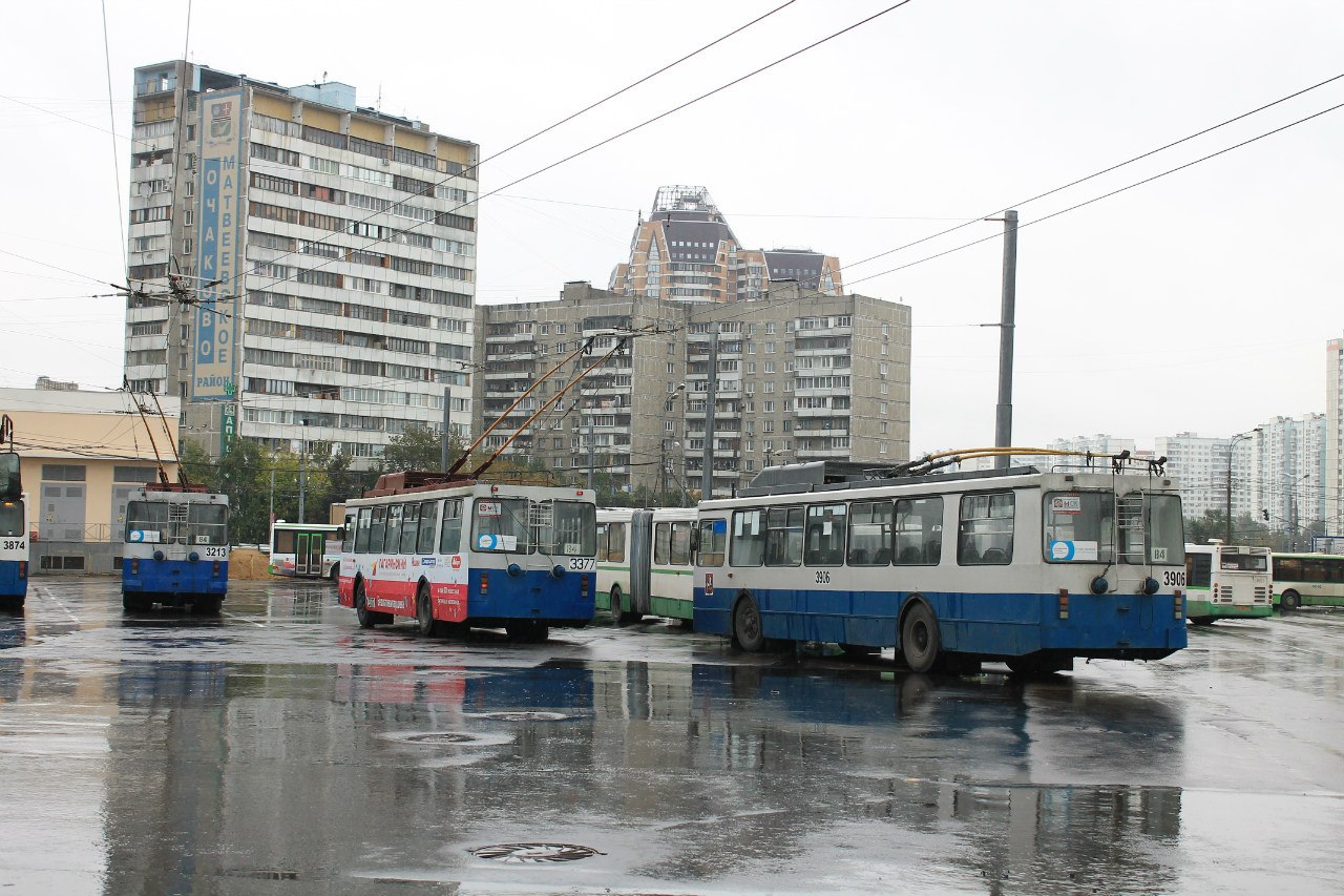 Москва, ЗиУ-682ГМ1 № 3213; Москва, ЗиУ-682ГМ1 (с широкой передней дверью) № 3377; Москва, ЗиУ-682ГМ1 (с широкой передней дверью) № 3906