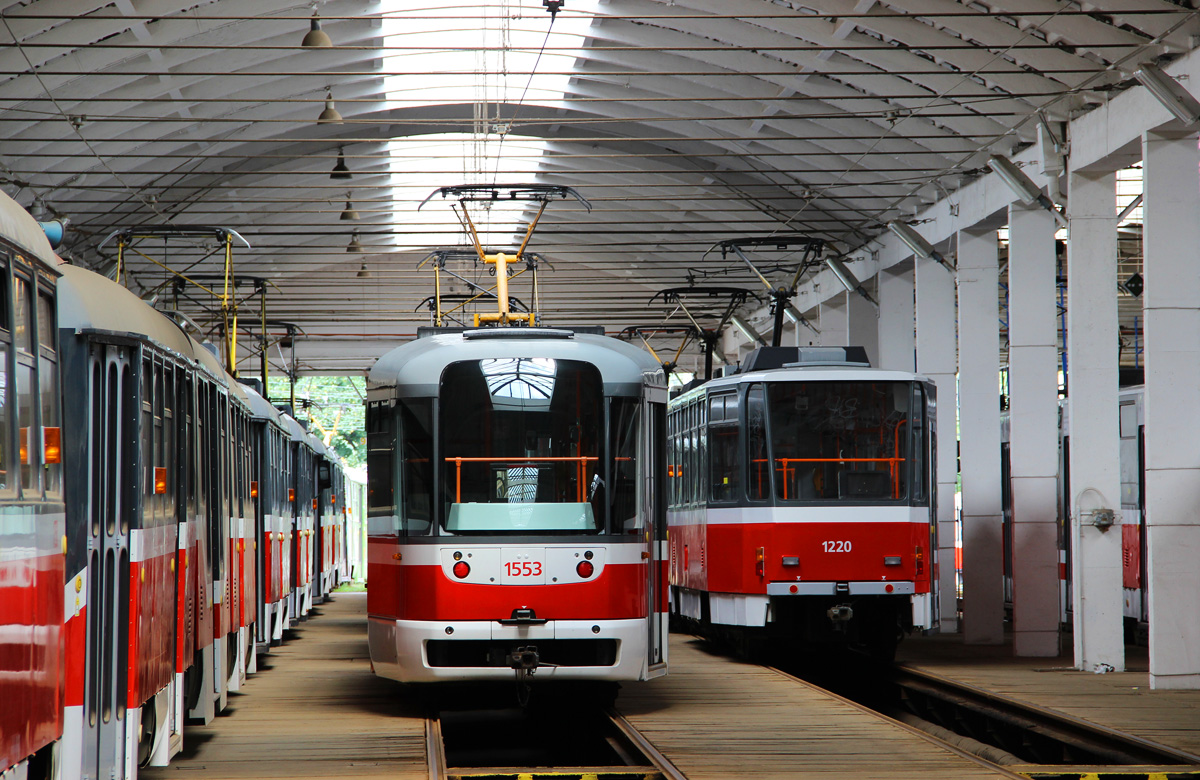 Brno, Vario LFR.E № 1553; Brno, Tatra T6A5 № 1220