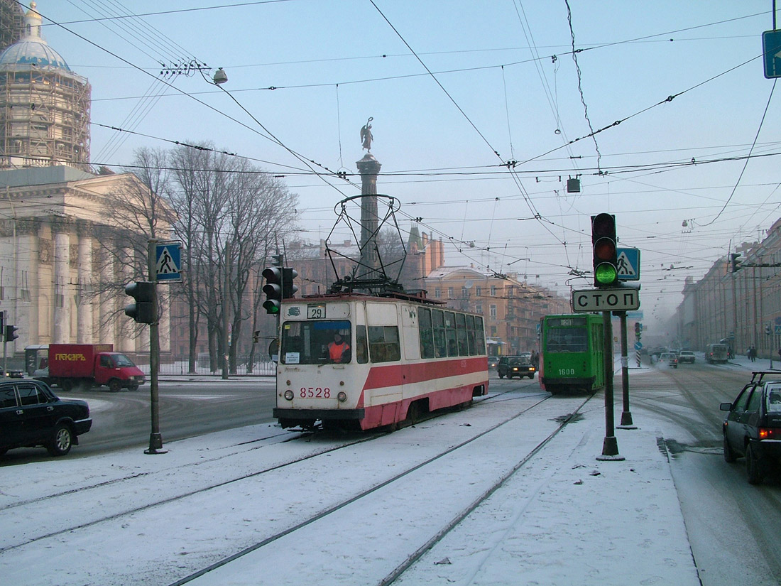 Санкт-Петербург, ЛМ-68М № 8528; Санкт-Петербург, ЛМ-68М № 1600
