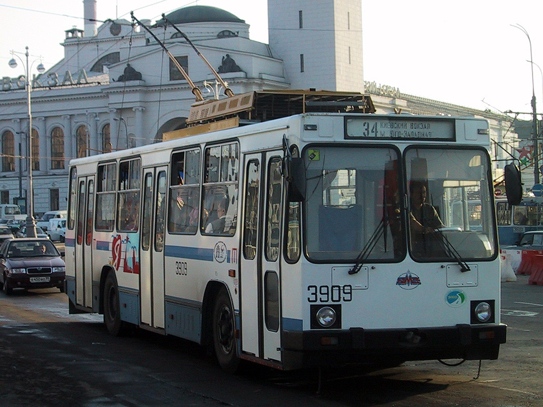 Москва, ЮМЗ Т2 № 3909