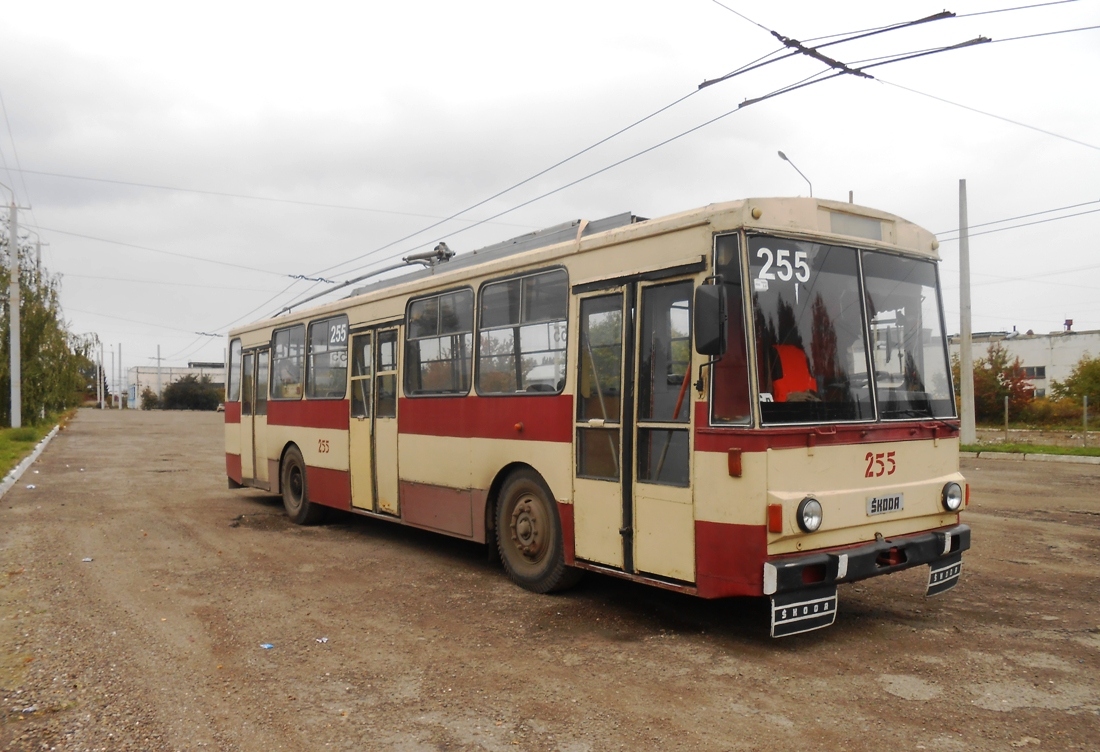 Черновцы, Škoda 14Tr02 № 255