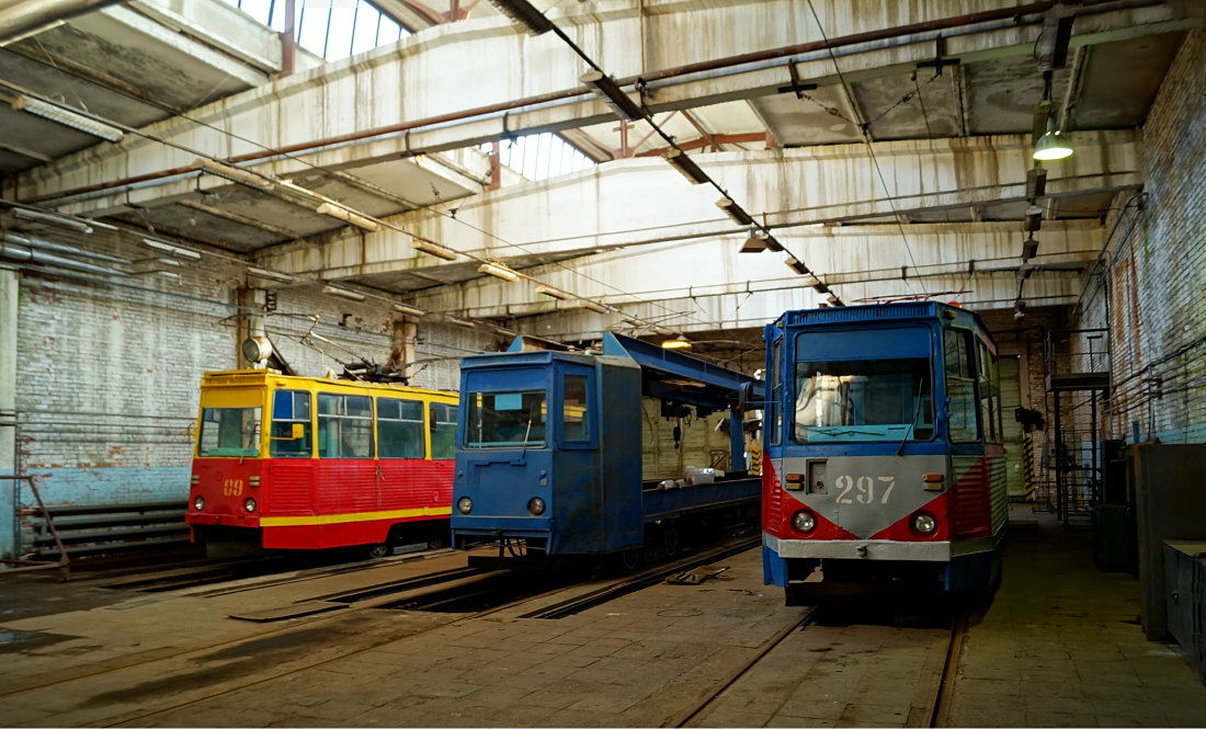 Владивосток, 71-605 (КТМ-5М3) № 297; Владивосток, ТК-28А № 03; Владивосток, 71-605А № 09; Владивосток — Подразделение службы пути; Владивосток — Тематические трамваи