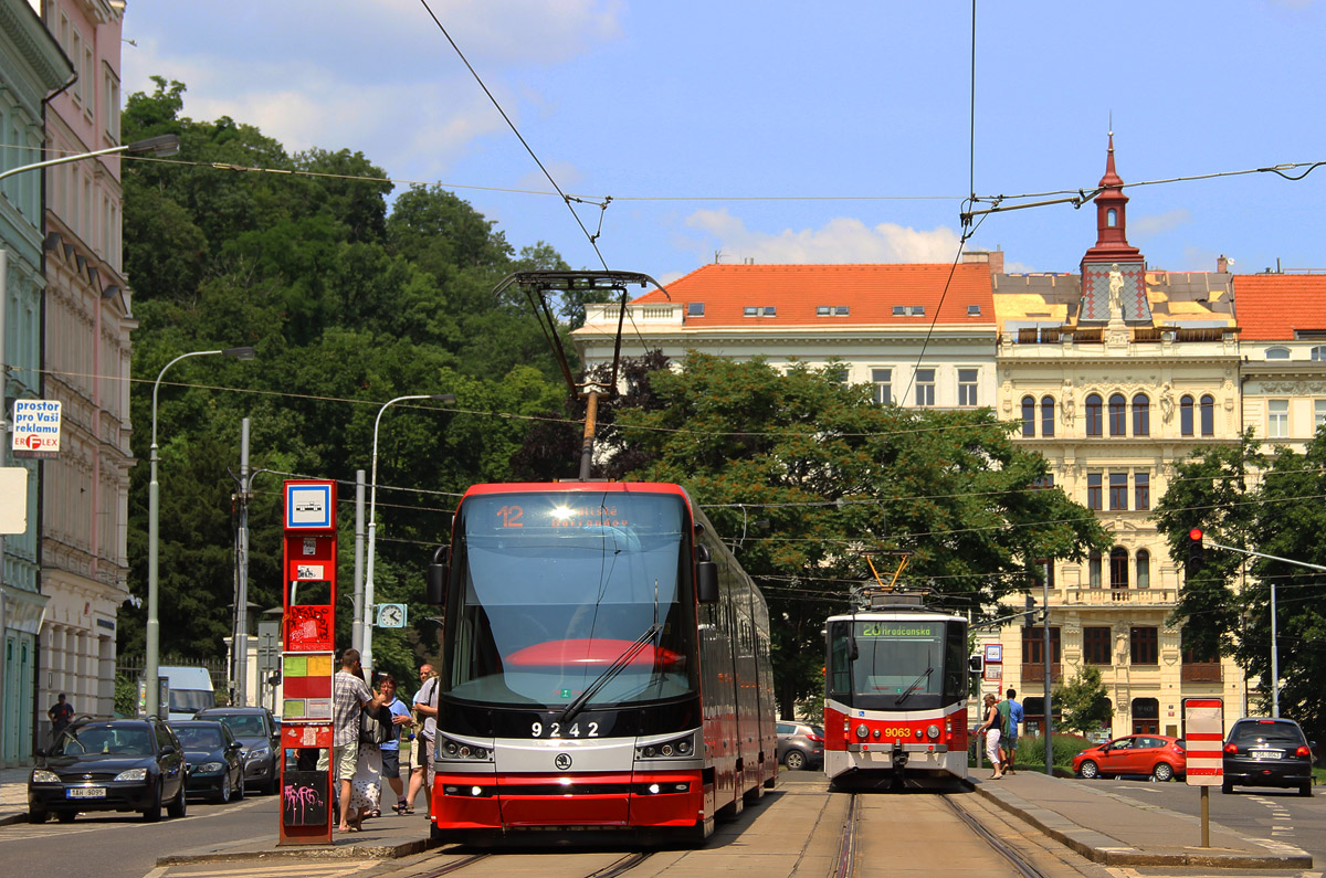 Прага, Škoda 15T3 ForCity Alfa Praha № 9242; Прага, Tatra KT8D5R.N2P № 9063