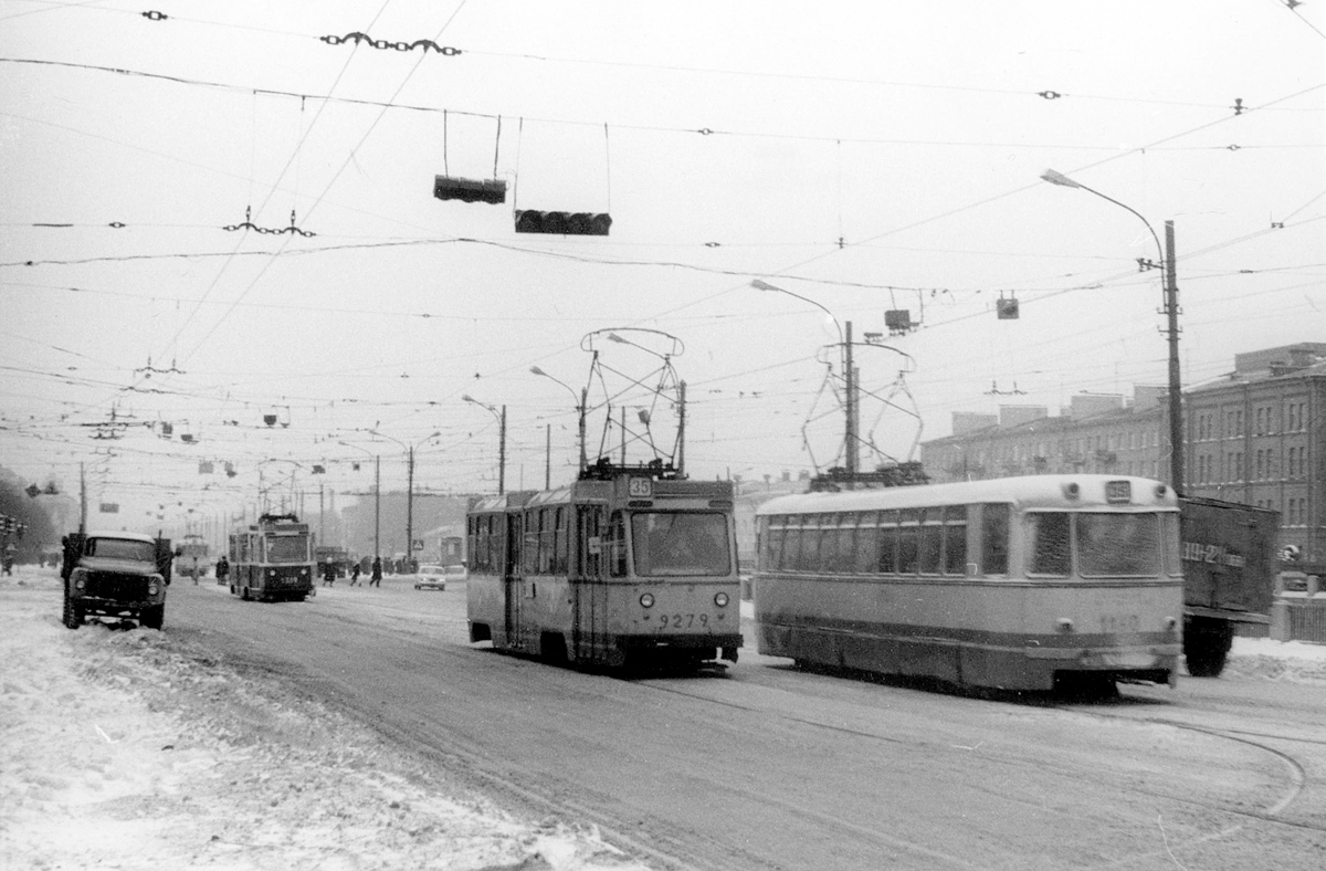 Санкт-Петербург, ЛМ-68 № 9279; Санкт-Петербург, ЛМ-57 № 1160