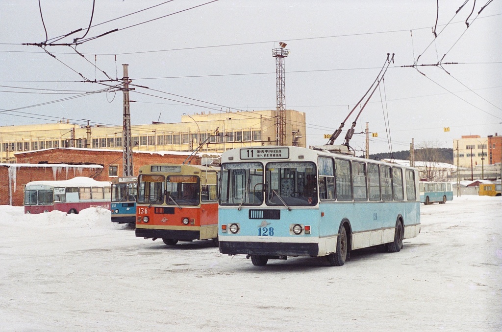 Екатеринбург, ЗиУ-682В № 914; Екатеринбург, ЗиУ-682Г [Г00] № 151; Екатеринбург, ЗиУ-682Г [Г00] № 136; Екатеринбург, ЗиУ-682Г [Г00] № 128