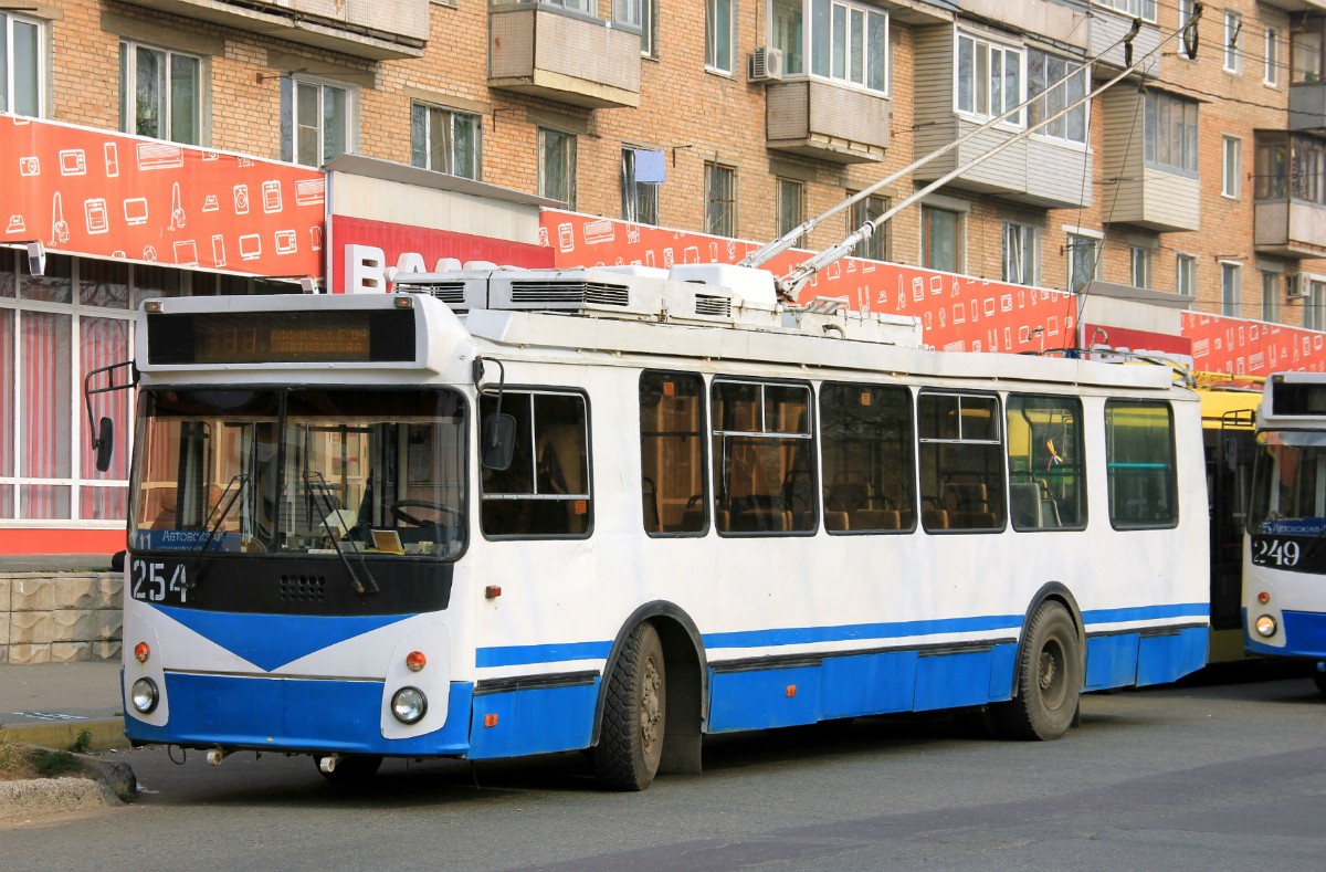 Владивосток, ЗиУ-682Г-016.02 № 254
