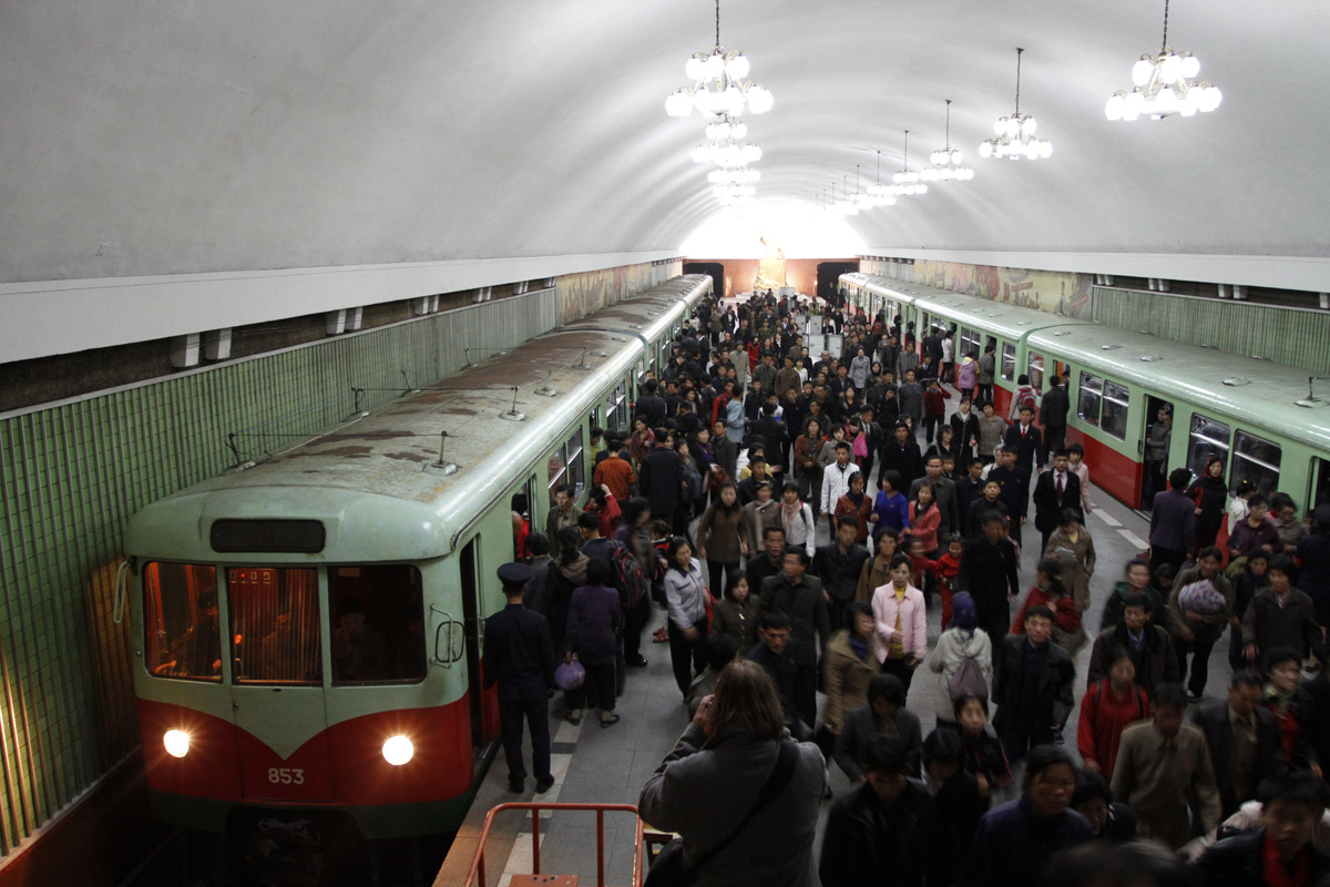 Пхеньян, BVG D № 853; Пхеньян — Линия 1 — станция Кэсон (Триумфальное возвращение)