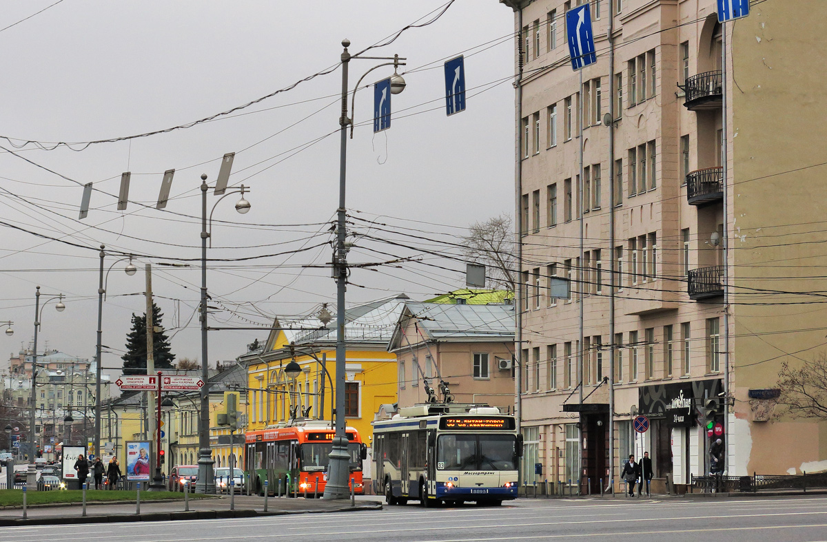 Москва, СВАРЗ-МАЗ-6235.00 № 8895