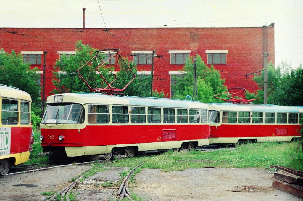 Екатеринбург, Tatra T3SU (двухдверная) № 065; Екатеринбург, Tatra T3SU (двухдверная) № 066 Екатеринбург, Tatra T3SU (двухдверная) № 065; Екатеринбург, Tatra T3SU (двухдверная) № 066