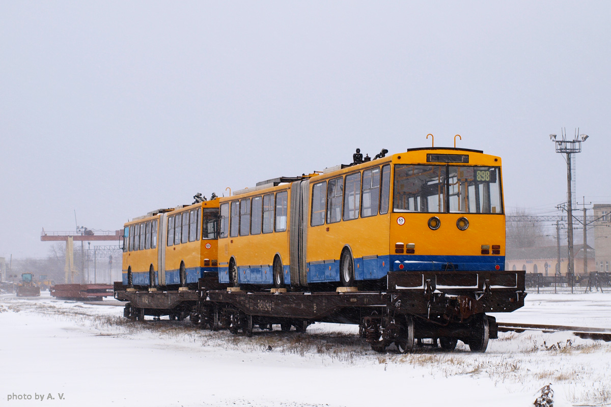利沃夫, Škoda 15Tr03/6 # 607; 利沃夫, Škoda 15Tr08/6 # 605; 利沃夫 — troleubaas 2013