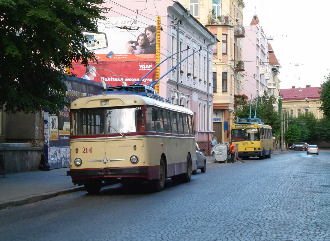 Черновцы, Škoda 9TrH27 № 214; Черновцы, ЛАЗ-52522 № 2005