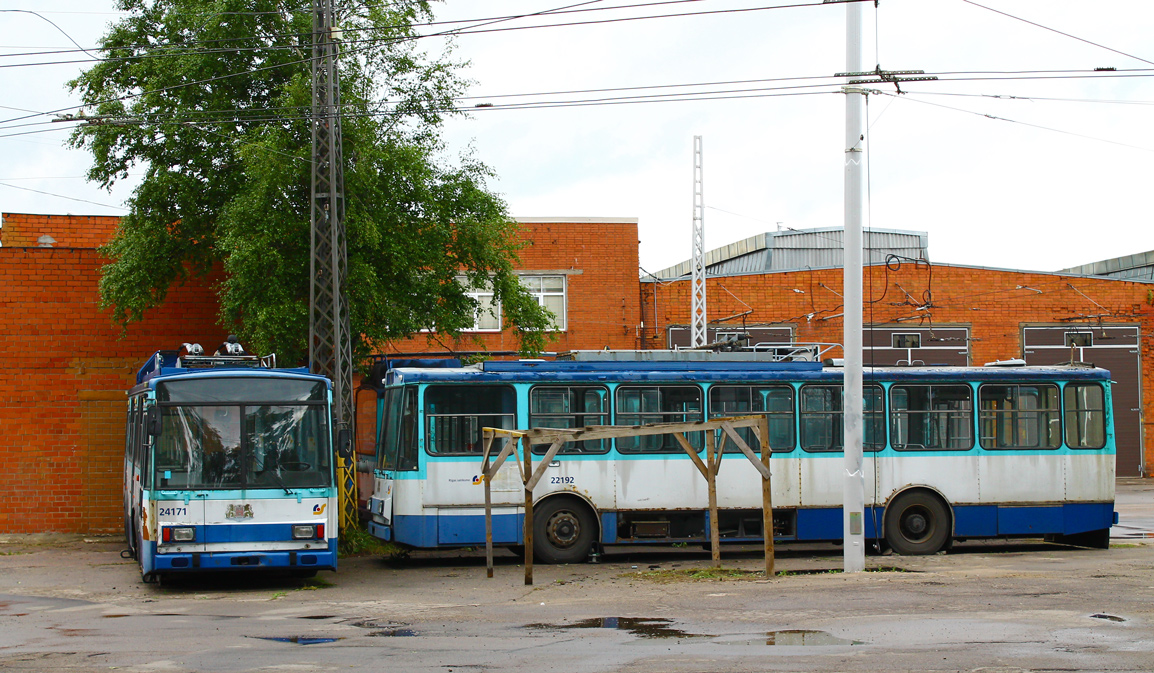 Рига, Škoda 14Tr02/6 № 22192; Рига, Škoda 14Tr18/6M № 24171