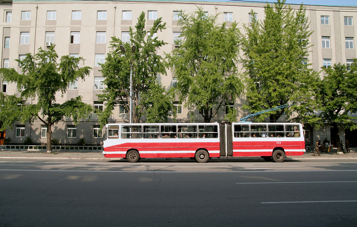 Pyongyang, Chollima 951 (Ikarus 280) č. 326
