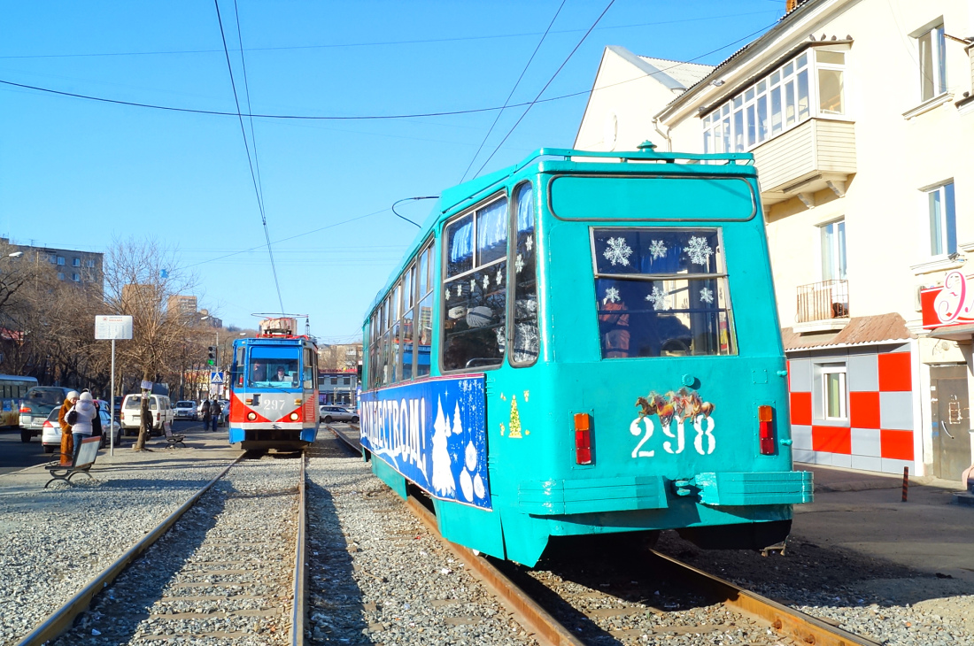 Владивосток, 71-605 (КТМ-5М3) № 297; Владивосток, 71-132 (ЛМ-93) № 298; Владивосток — Тематические трамваи